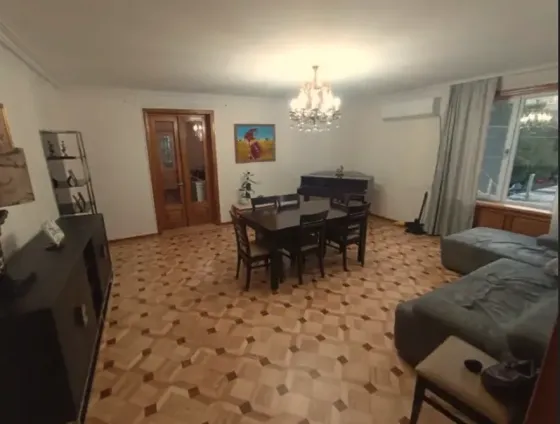 იყიდება 4 ოთახიანი ბინას 120მ² 2/8 სართ თბილისი