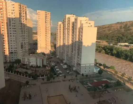 იყიდება 2 ოთახიანი ბინას 53მ² 13/18 სართ თბილისი