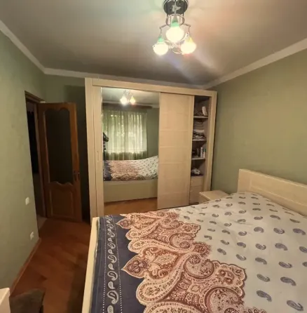 იყიდება 3 ოთახიანი ბინას 63მ² 2/5 სართ თბილისი