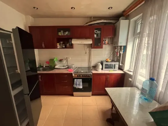 იყიდება 3 ოთახიანი ბინას 63მ² 2/5 სართ თბილისი