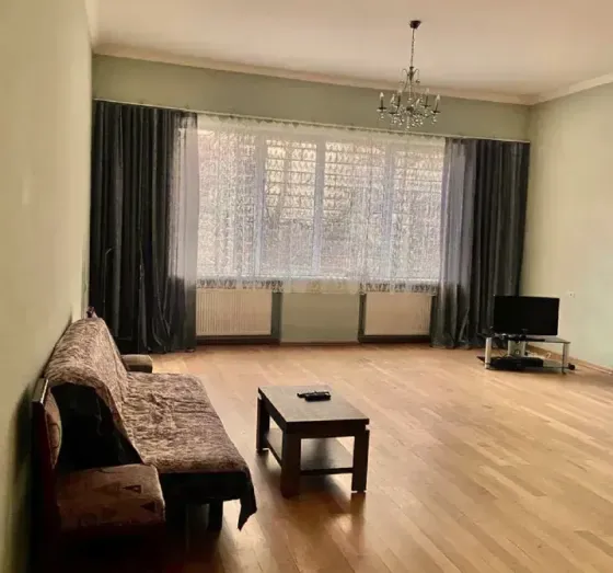 Იყიდება 3 ოთახიანი ბინას $220 000 თბილისში 140მ² 2/6 სართ თბილისი