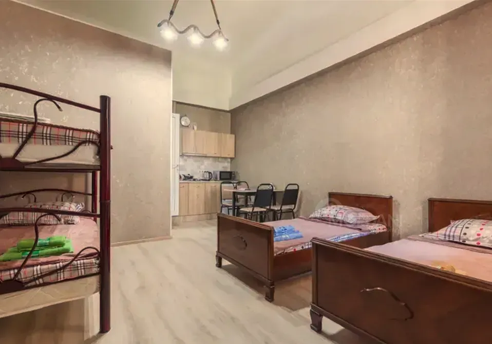 ქირავდება 1 ოთახიანი ბინა 33მ² 2/4 სართ თბილისი - photo 1