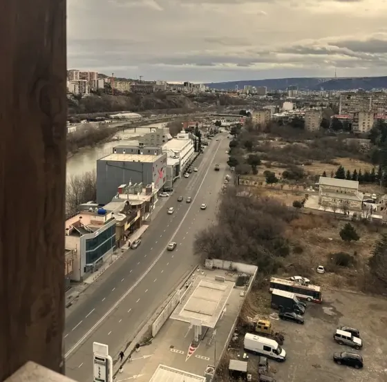 Იყიდება 5 ოთახიანი ბინას $245 000 თბილისში 140მ² 14/22 სართ თბილისი