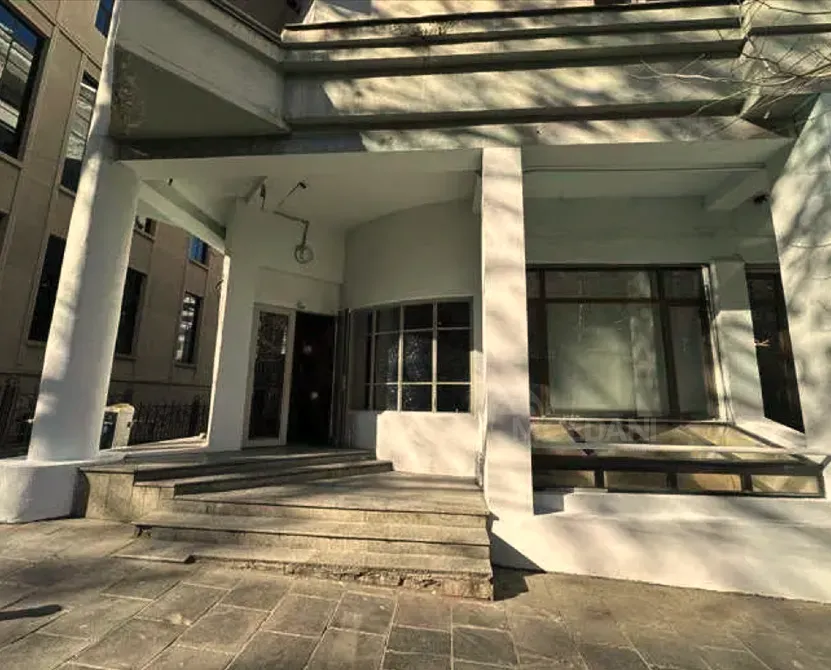 Universal commercial space for rent in Sololaki Tbilisi - photo 1