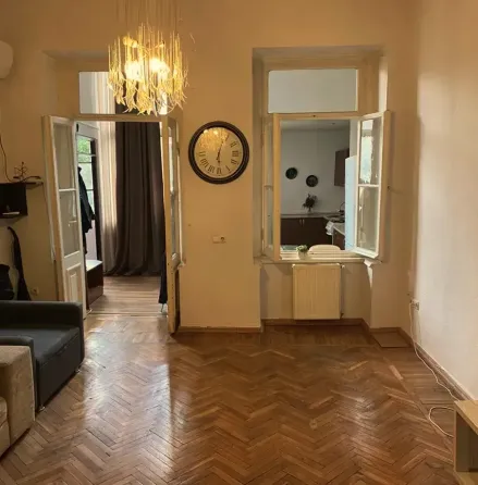 ქირავდება 2 ოთახიანი ბინა 85მ² 2/3 სართ თბილისი