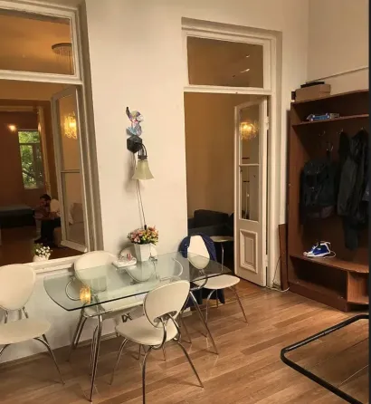 ქირავდება 2 ოთახიანი ბინა 85მ² 2/3 სართ თბილისი