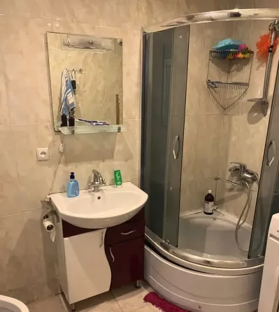 ქირავდება 2 ოთახიანი ბინა 85მ² 2/3 სართ თბილისი