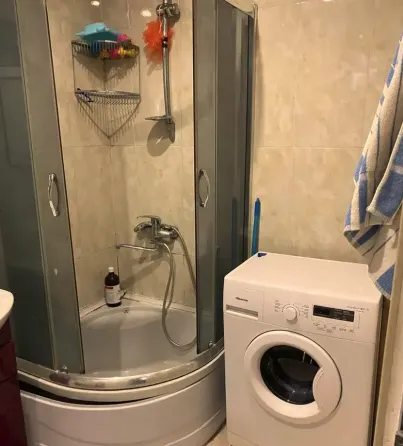 ქირავდება 2 ოთახიანი ბინა 85მ² 2/3 სართ თბილისი