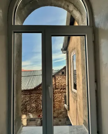 ქირავდება 2 ოთახიანი ბინა 65მ² 2/2 სართ თბილისი