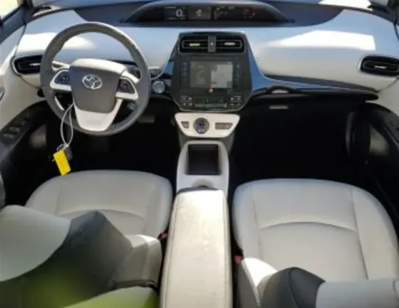 Toyota Prius 1.8L 2017 Тбилиси