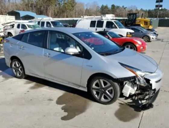 Toyota Prius 1.8L 2017 Тбилиси