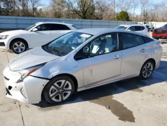 Toyota Prius 1.8L 2017 Тбилиси