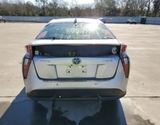 Toyota Prius 1.8L 2017 Тбилиси