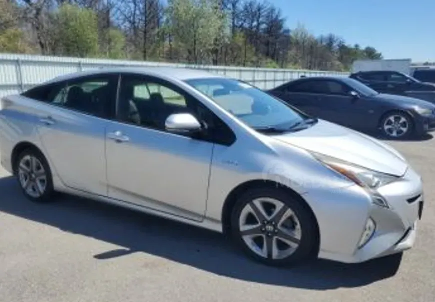 Toyota Prius 1.8L 2016 Тбилиси - изображение 5