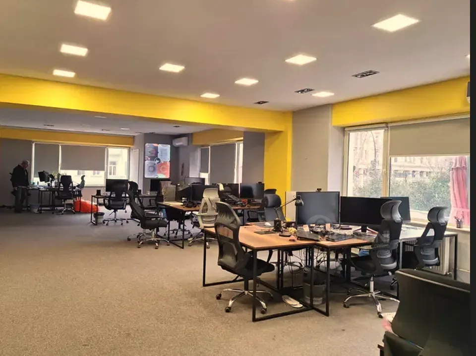 Ქირავდება საოფისე კომერციული ფართი ვაკეში თბილისი - photo 1