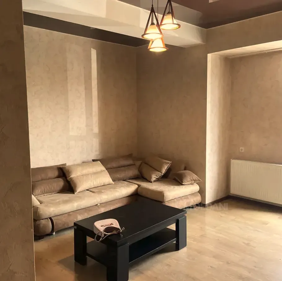 Продам 2-комн. квартиру 42м² 2/10 эт. Тбилиси - изображение 1