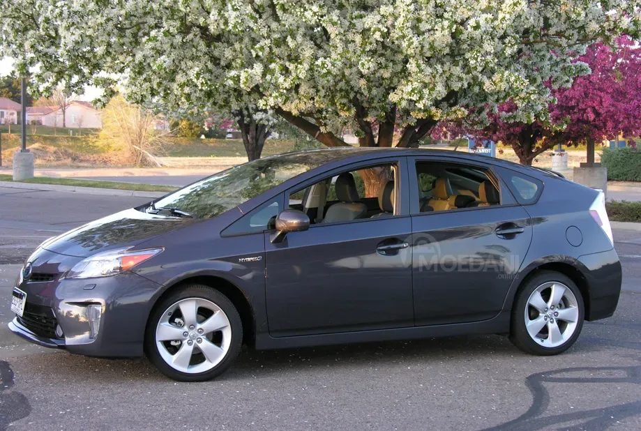 ქირავდება Toyota Prius 2011 თბილისი - photo 1