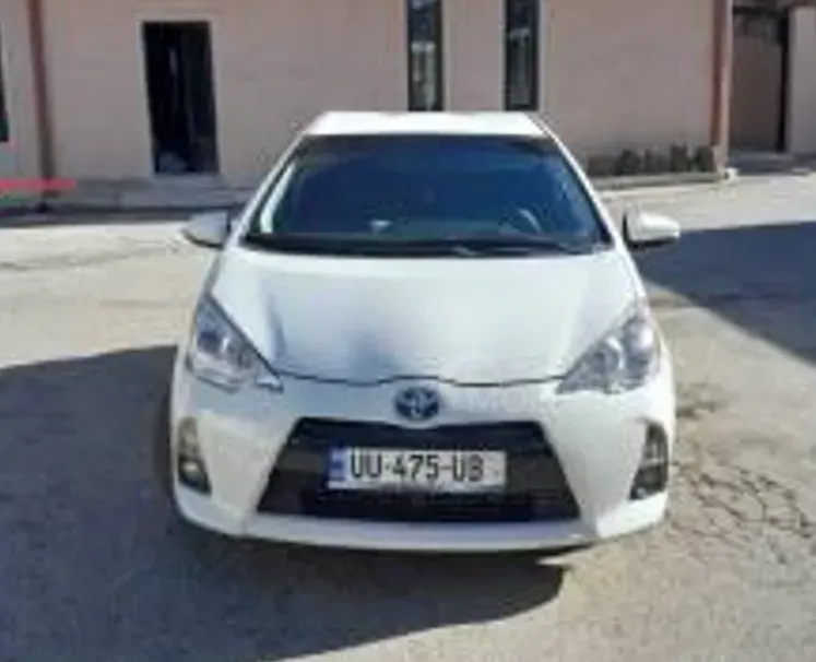 ქირავდება Toyota Prius C 2015 თბილისი - photo 1