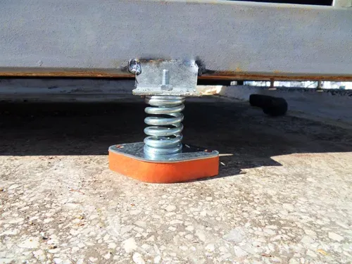 Отдельно стоящие пружинные кронштейны Тбилиси