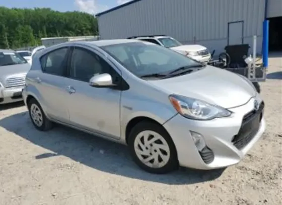 Toyota Prius C 1.5L 2016 Тбилиси