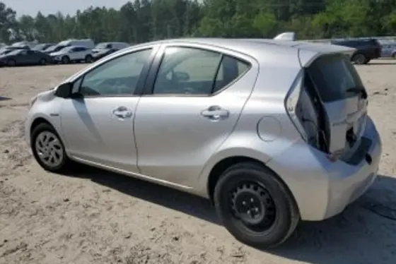 Toyota Prius C 1.5L 2016 Тбилиси