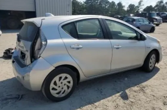 Toyota Prius C 1.5L 2016 Тбилиси
