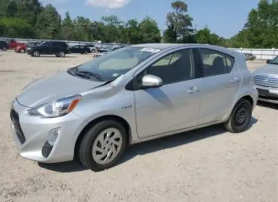 Toyota Prius C 1.5L 2016 Тбилиси