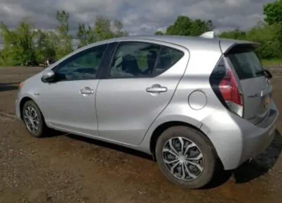 Toyota Prius 1.5L 2016 Тбилиси