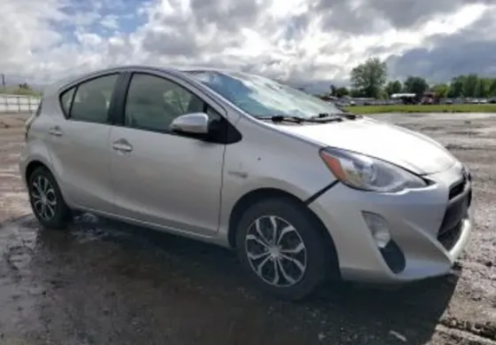 Toyota Prius 1.5L 2016 Тбилиси