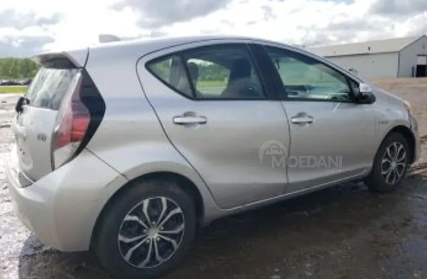 Toyota Prius 1.5L 2016 Тбилиси - изображение 6