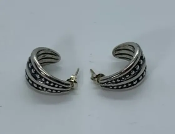 A pair of earrings made of gold. Tbilisi