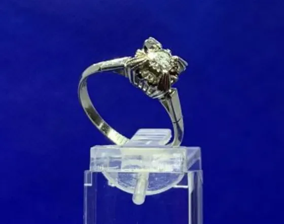 Პლატინის ბეჭედი 0, 30ct ბრილიანტით თბილისი