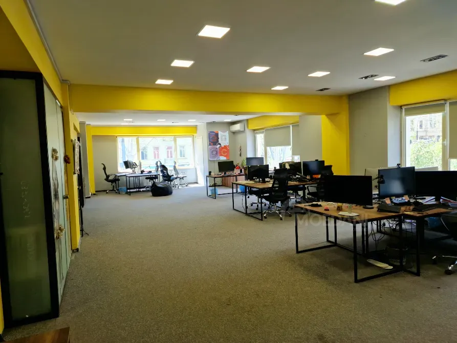 ქირავდება კომერციული საოფისე ფართი ვაკეში თბილისი - photo 1