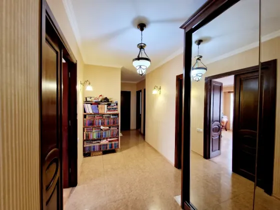 Продам 5-комн. квартиру 236м² 5/5 эт. Тбилиси