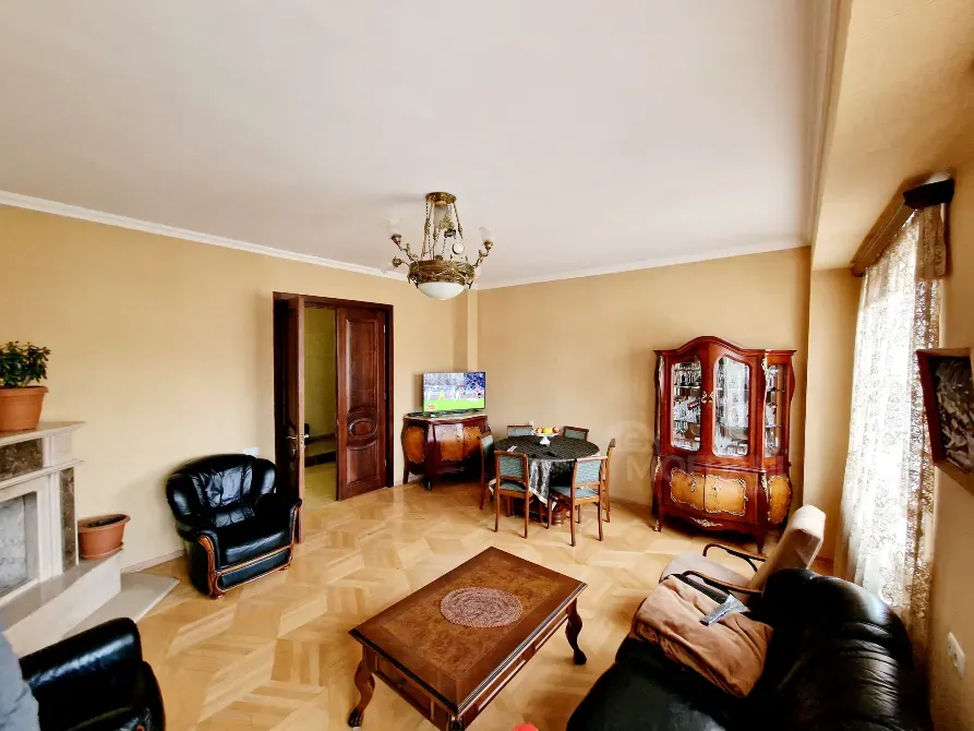 იყიდება 5 ოთახიანი ბინას 236მ² 5/5 სართ თბილისი - photo 1