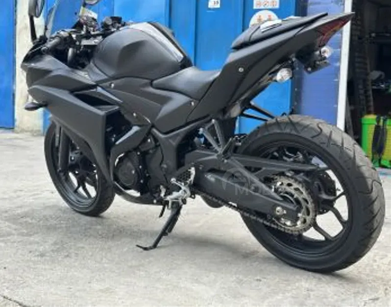 For sale is a Yamaha YZF-R25, a 2017 model, which is a great choice for lovers of sports motorcycles. Tbilisi - photo 3