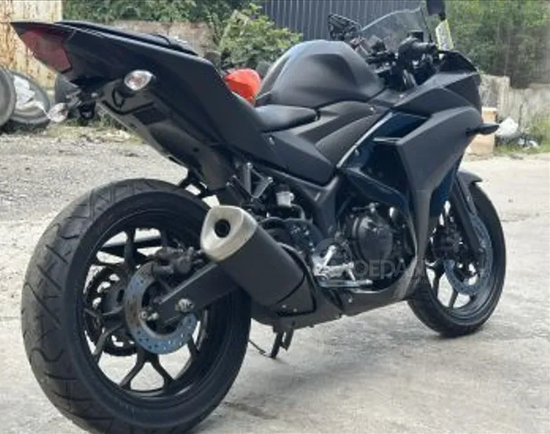 For sale is a Yamaha YZF-R25, a 2017 model, which is a great choice for lovers of sports motorcycles. Tbilisi - photo 4