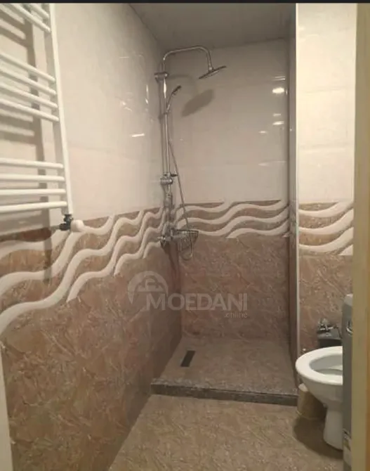 Сдам 1-комн. квартиру на сутки в Батуми  32м² 7/11 эт. Батуми - изображение 2