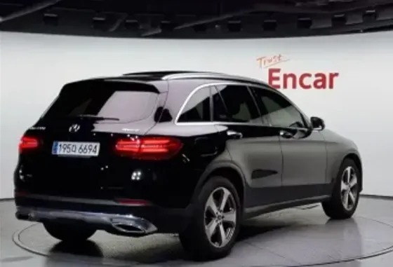 Mercedes GLC 2.2L 2017 Тбилиси