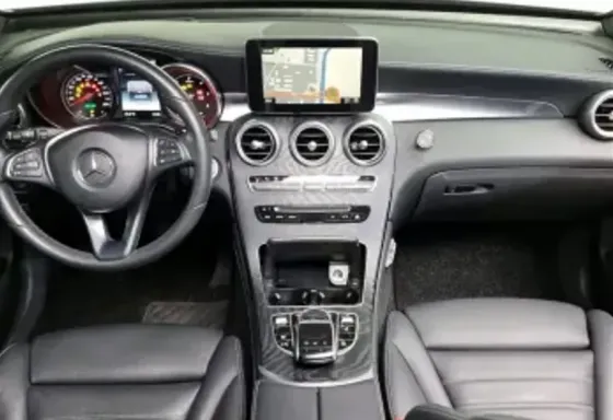 Mercedes GLC 2.2L 2017 Тбилиси