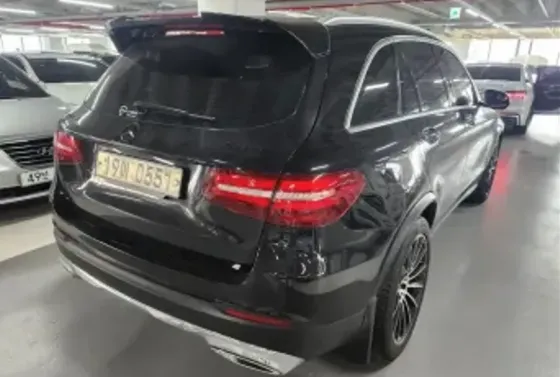 Mercedes GLC 2.2L 2016 Тбилиси