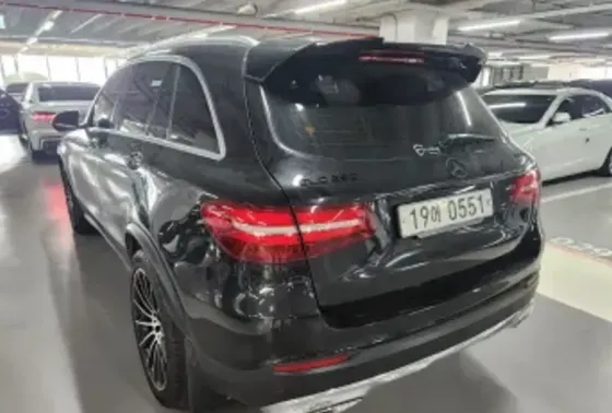 Mercedes GLC 2.2L 2016 Тбилиси
