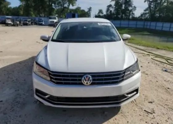 Volkswagen Passat 1.8 2017 Тбилиси