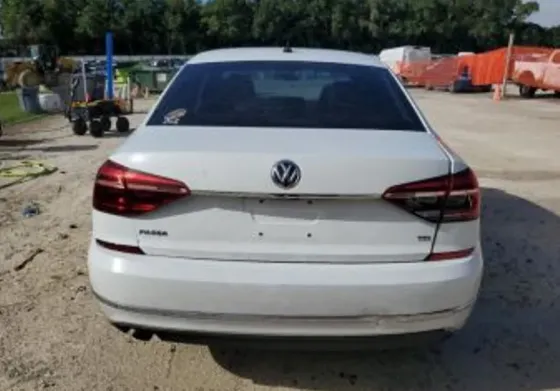 Volkswagen Passat 1.8 2017 Тбилиси