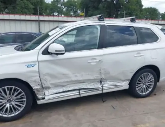 Mitsubishi Outlander 2022 Тбилиси