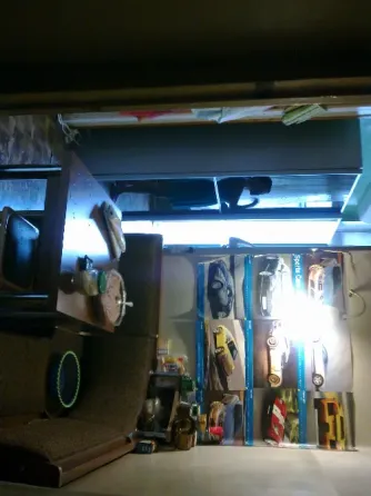 იყიდება 2 ოთახიანი ბინას 84მ² 4/5 სართ თბილისი