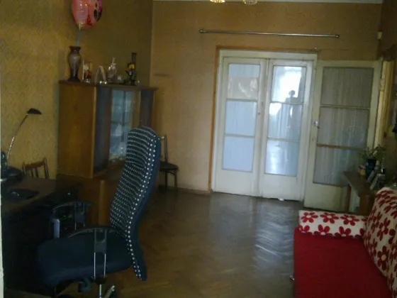 იყიდება 2 ოთახიანი ბინას 84მ² 4/5 სართ თბილისი