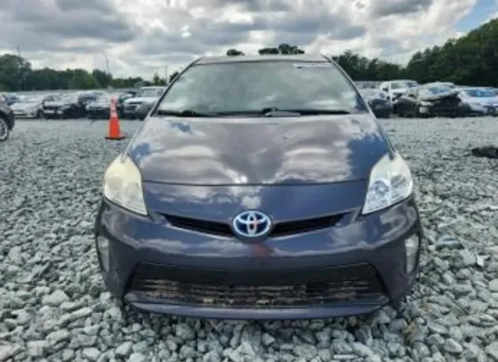 Toyota Prius 1.8L 2015 Тбилиси