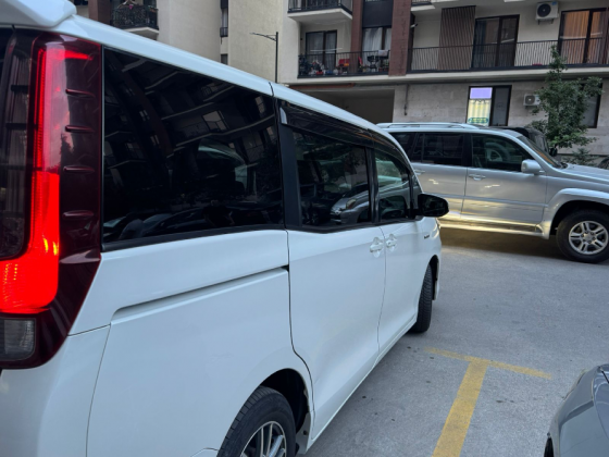 Toyota Noah 1.8L 2 Тбилиси