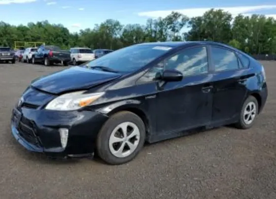 Toyota Prius 1.8L 2015 Тбилиси